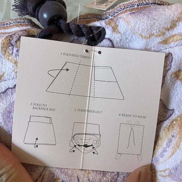 Victoria's Secrets Beach Towel - Picture 3 of 4